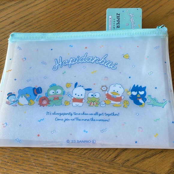 Sanrio Hapidanbui Hello Kitty Characters Zipper Bag NWT - Picture 2 of 2